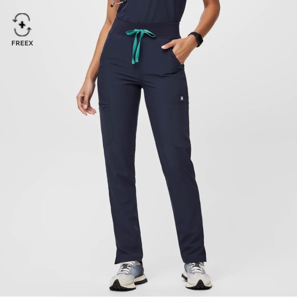 ➕FIGS Women’s FREEx Lined Yola High-Waisted Skinny Scrub Pants